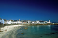 Ile de Sein. Plage et quai.