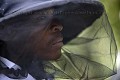 Portrait d'un jeune Apiculteur au sud du Rwanda. Travail en coopéative. Le miel récolté est un miel d'Eucalyptus.
 Afrique 
 homme 
 portrait 
 photo 
 apiculteur 
 Rwanda 
 coopérative 
 Africa 
 man 
 portrait 
 photograph 
 bee 
 keeper 
 Rwanda 
 cooperative 