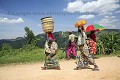 Passants sur une piste cabossée du Pays des milles Colines. Sud Rwanda.
 Afrique 
 Rwanda 
 vélo 
 bicyclette 
 route 
 vie quotidienne 
 transport 
 photo 
 gens 
 Africa 
 Rwanda 
 bike 
 bicycle 
 road 
 Daily 
 life 
 transportation 
 moving 
 photograph 
 picture 
 local 
 people 
 photograph 