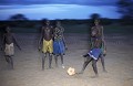 Coupe du monde 2006 "oblige", .. Voici une autre archive sympa d'enfants  africains en train de jouer au foot le soir... Ils révaient évidemment tous d'être un jour un Zidane... et aussi tout simplement de vivre en France... Mais ça c'est une autre histoire...
La Photo : Enfants du Niger jouant au foot le soir. Région du Sahel.
Les buts sont juste deux batons plantés dans le sable...
J'ai passé deux semaines dans ce village au milieu de ces gamins qui, en début d'après-midi, passaient leur temps à me regarder faire la sieste à l'ombre d'un grand arbre... Il faut dire qu'il faisait 45 ° C....
 Afrique 
 enfants 
 jeux 
 sport 
 esprit 
 soir 
 nuit 
 Niger 
 foot 
 football 
 soccer 
 ballon 
 enfance 
 Sahel 
 désert 