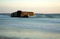 Coucher de soleil en Baie d'Audierne, Finistere, Bretagne, France. Blockhaus et au font, le port de Saint Gnenole. Atlantique 
 Audierne 
 baie 
 Bretagne 
 cordon 
 cote  
 courants 
 dunes 
 Finistere 
 galets 
 houle 
 littoral 
 mer 
 nuit, 
 ocean 
 plage 
 sable 
 sauvage 
 soir 
 soleil 
 vagues 
 vent 