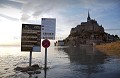 Inondation du parking du Mont-Saint-Michel a marée haute  lors d'une grande marée d'équinoxe. 
Normandie.
 baie 
 Bretagne 
 courant 
 eau 
 grande maree 
 inondation 
équinoxe
 Manche 
parking
travaux
 maree 
 marin 
 maritime 
 mer 
 Michel 
 Mont 
 Mont-Saint-Michel 
 Mont-St-Michel 
 Normandie 
 parking 
 patrimoine 
 Saint 
 submersible 
 travaux 
 maree 
 tide 
 haute 
 high 
 danger 
 Normandie 
 Normandy 
 sign 
 panneau 
 eau 
 water 