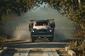 Camion sur la piste Transpantaneira. Pantanal. Brésil.
 Amerique du sud 
 Brazil 
 Bresil 
 Pantanal 
 South America 
 Transpantaneira 
 bridge 
 camion 
 dust 
 dusty 
 pont 
 poussière 
 road 
 rouler 
 route 
 sec 
 truck 
 Brésil, 
 Pantanal, 