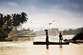 Pêcheur et son fils en train de pêcher à l'aide d'un épervier dans le fleuve Mono, Bénin. Africa 
 Afrique 
 Benin 
 Bénin 
 Mono 
 fish 
 fisherman 
 fishermen 
 fishing 
 fleuve 
 hommen 
 lancer 
 landscape 
 paysage 
 pêche 
 river 
 rivière 
 son 
 vie quotidienne 
 épervier 