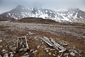 Tombes de baleiniers. 17° siècle. Fjord de Trygghmna. Spitzberg, Svalvard. Norvège. La conservation du site est permise par le climat particulier de l'arctique. Europe 
 Norvège 
 Norway 
 Spitzberg 
 Trygghamna 
 archipel 
 arctic 
 arctique 
 baleiniers 
 grave 
 heritage 
 littoral 
 mer 
 nord 
 nordique 
 océan 
 patrimoine 
 tombe 
 tourism 
 tourisme 
 travel 
 voyage 
 whalers 
 île 
 Norway - Norvège, 
 Spitzberg / Svalbard, 