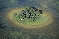 Delta de l'Okavango / Botswana Afrique Botswana Delta Okavango marais île îlot végétation terre rond zone humide RAMSAR paysage ciel saison pluie 