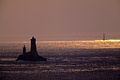 Le Raz de Sein ferme la mer d'Iroise au sud. Mer Iroise Raz Sein Bretagne Finistère littoral phare Plate Vieille lumière hiver 