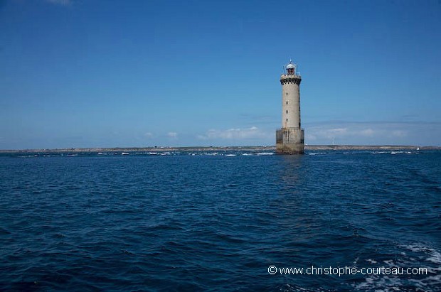 Phare de Kron dans les courants du Chenal du Fromveur