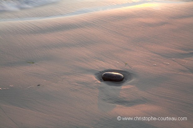 Dtail de plage en Baie d'Audierne au coucher du soleil