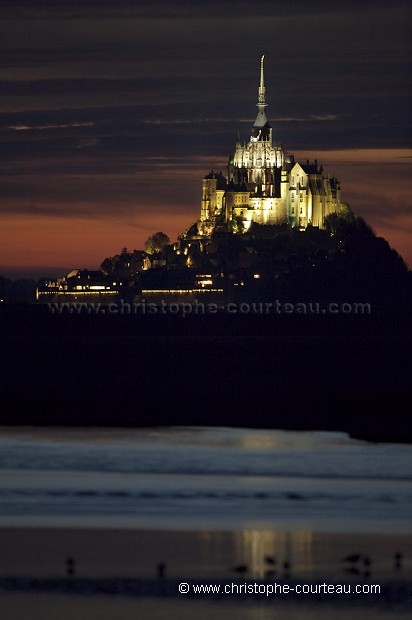 Vue nocturne du Mont Saint Michel