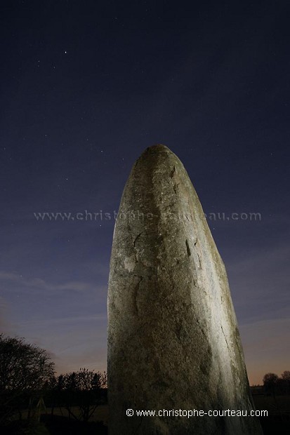 Menhir du Champ Dolent la nuit / Standing Stone of the 