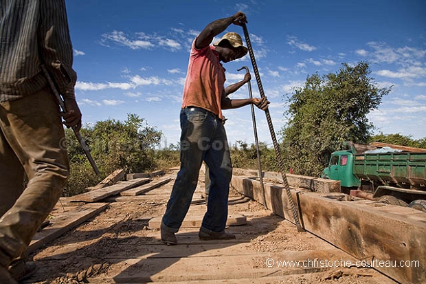 Workers on the Transpantaneira Road