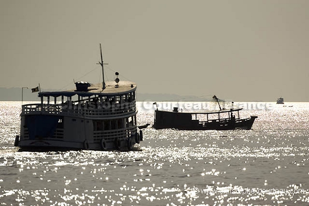 Bateaux sur le fleuve Amazone