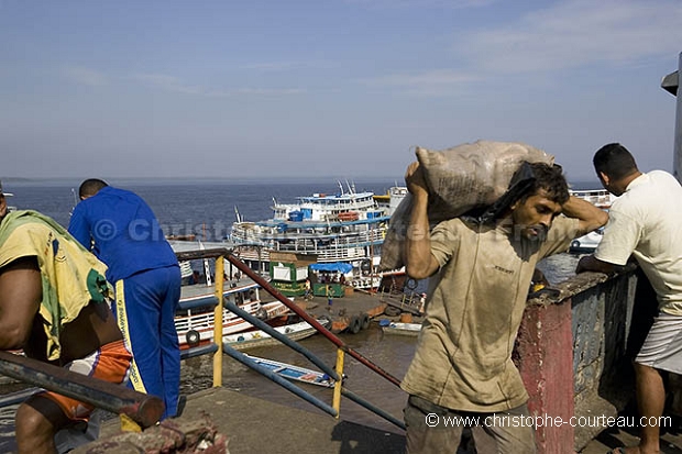 Manaus, zone portuaire/ Manaus' Harbor