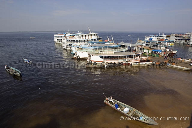 Manaus, zone portuaire/ Manaus' Harbor