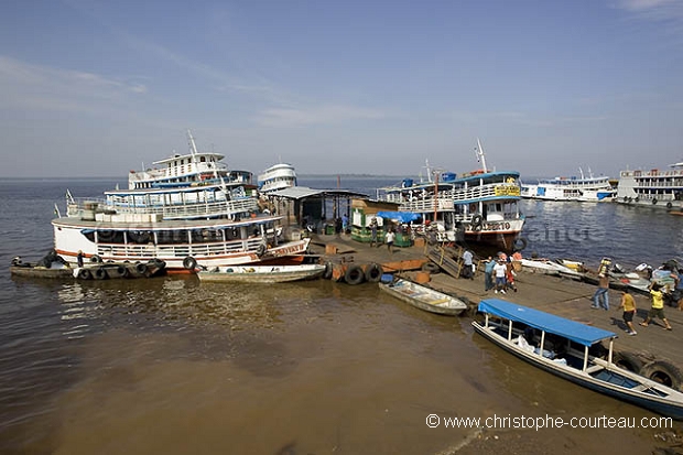 Manaus, zone portuaire/ Manaus' Harbor