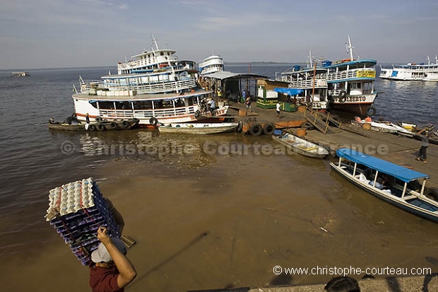 Manaus, zone portuaire/ Manaus' Harbor