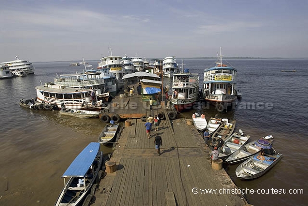 Manaus, zone portuaire/ Manaus' Harbor