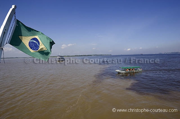 Manaus, rencontre des eaux