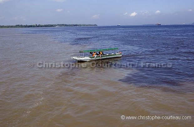 Manaus, rencontre des eaux / Manaus, Meeting of the Waters