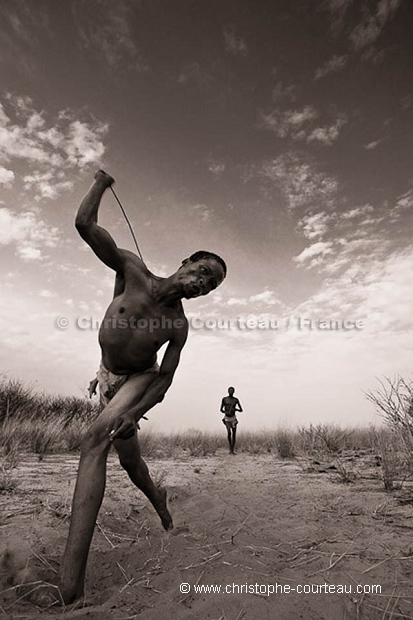 Bushmen, jouant  des jeux traditionnels.