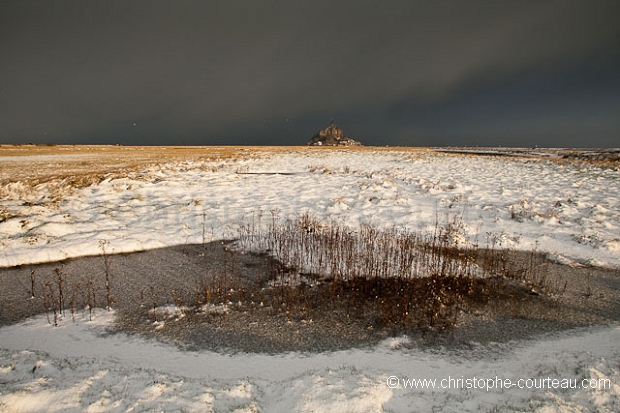 Le Mont St Michel sous la neige.