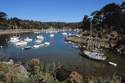 Voiliers au mouillage sur l'Aven