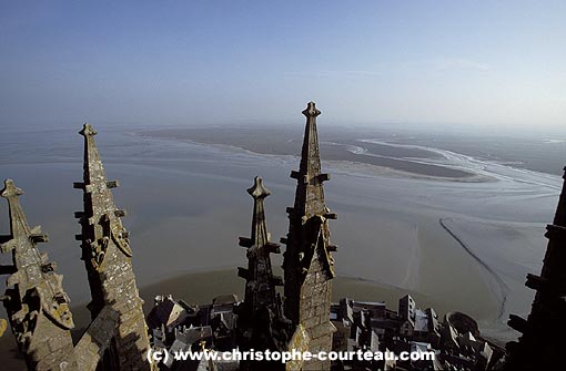 La Baie du Mont Saint Michel vue depuis la flche de l'Abbaye.