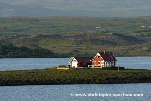 Cottage near Reykjavik suburbs