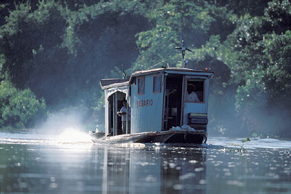 Bateau de pêcheurs sur le Rio Cuiaba