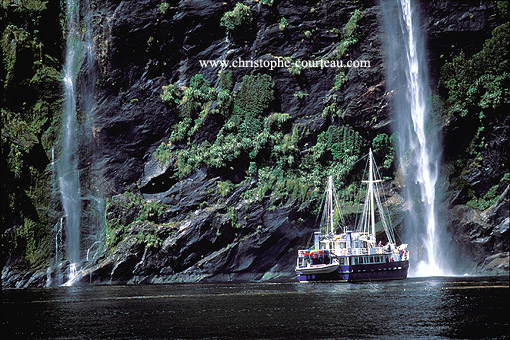 Milford Sound Waterfall / Fiordland National Park