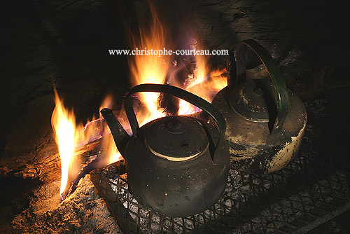 Le rconfort du feu le soir, la bouilloire qui chauffe...