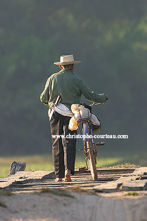 End of the work for this gaucho who is going back home.