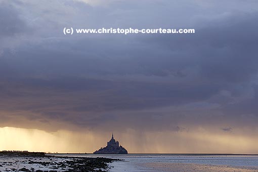 Ciel d'orage sur la baie du Mont Saint Michel