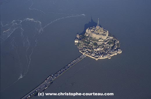 Marée haute d'équinoxe au Mont Saint Michel