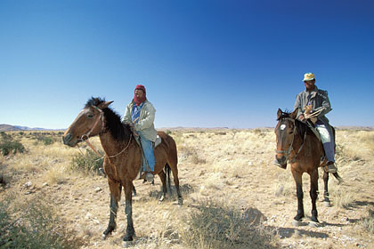 Cow-boys africains l'hiver dans le Damaraland