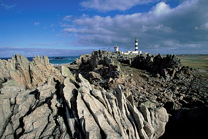 Le phare du Crac'h dans la lande