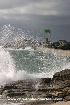 Digue et phare du port de Trévignon