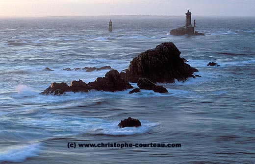 Le Phare de la Vieille dans les courants du Raz de Sein